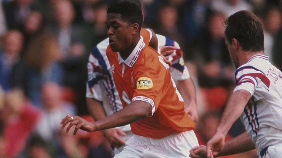 Patrick Kluivert en quarts de finale de l'EURO 96 contre la France | Getty Images